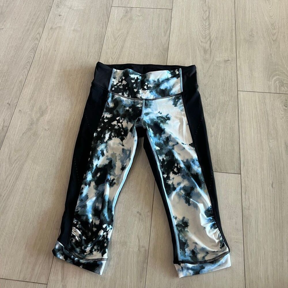 Lululemon Stop At Nothing Crop Black / Mini Blooming Pixie Aquamarine Multi size